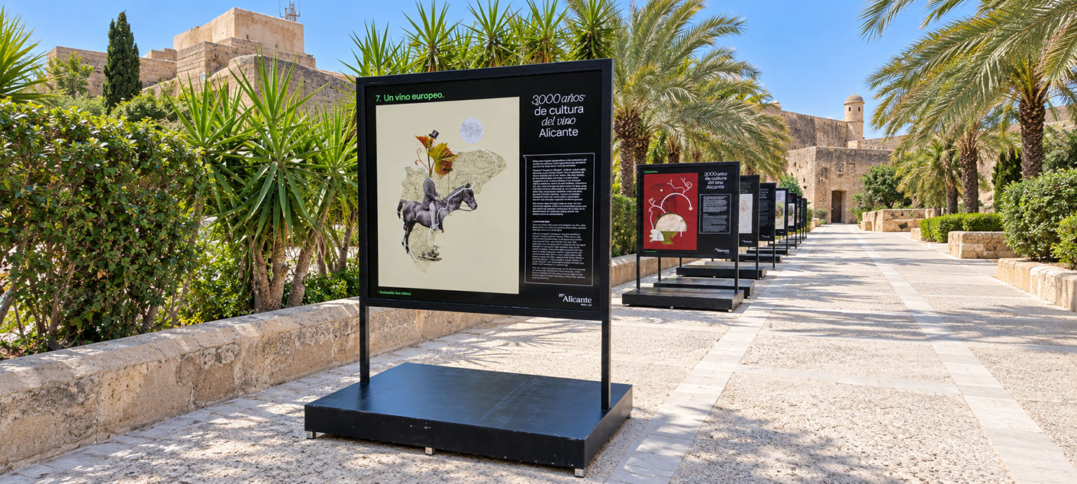 Expositores personalizados fabricados por Eventual